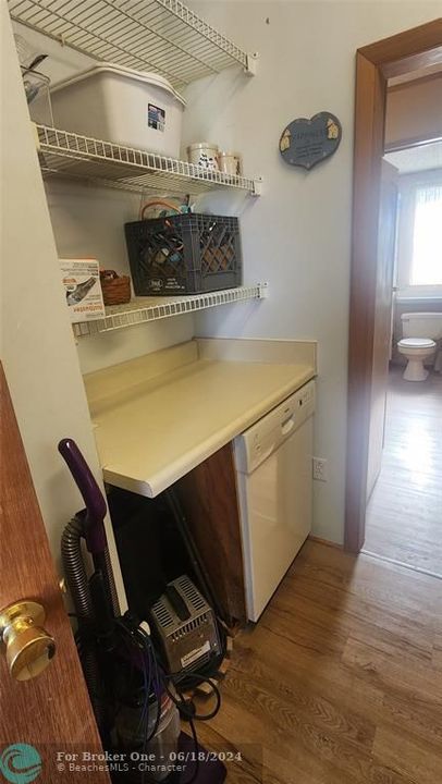 For Sale: $147,250 (2 beds, 1 baths, 972 Square Feet)