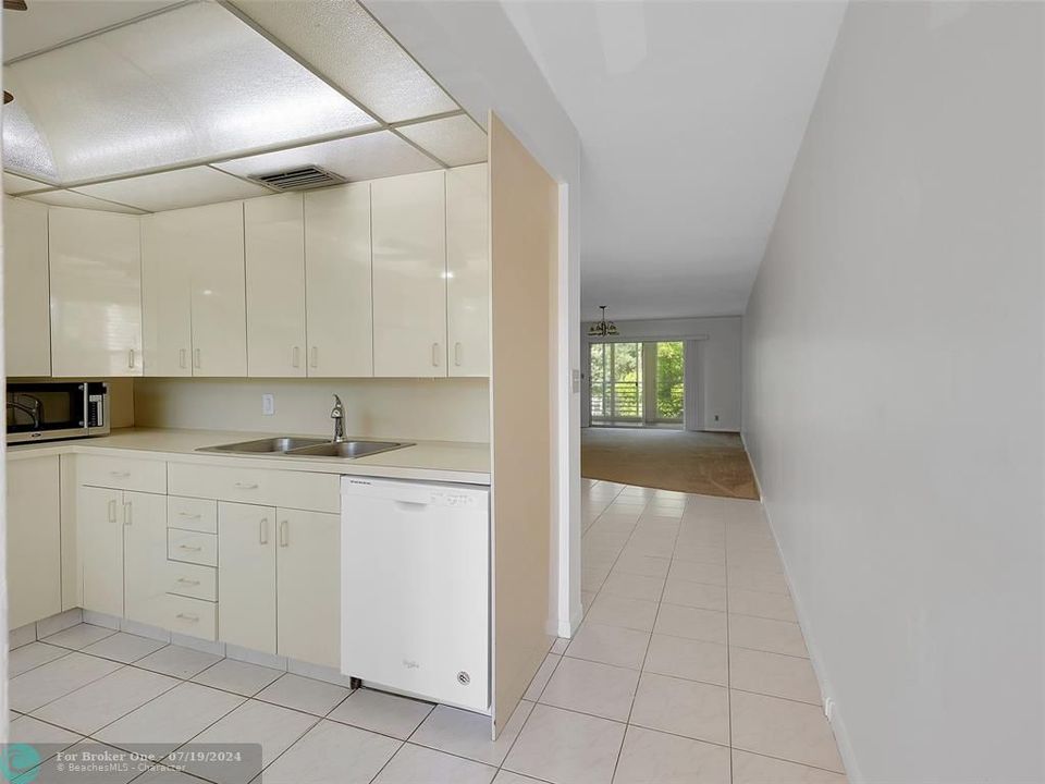 Active With Contract: $1,850 (2 beds, 2 baths, 1160 Square Feet)