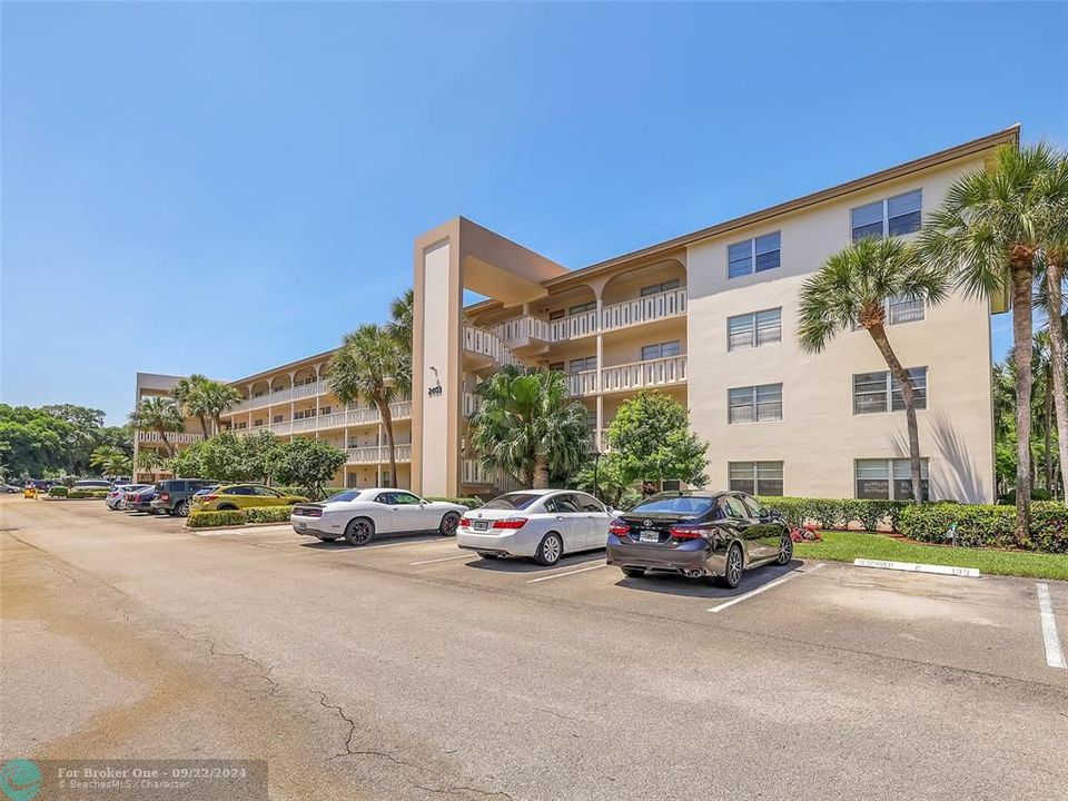 Active With Contract: $1,850 (2 beds, 2 baths, 1160 Square Feet)