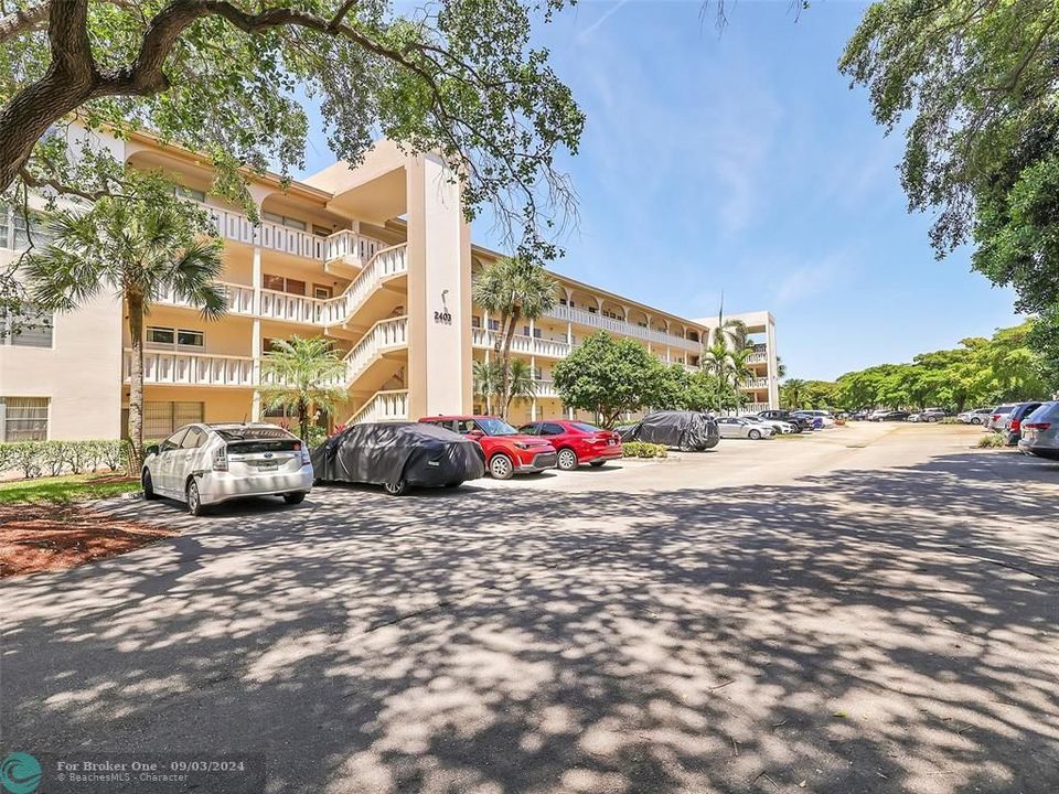 Active With Contract: $1,850 (2 beds, 2 baths, 1160 Square Feet)