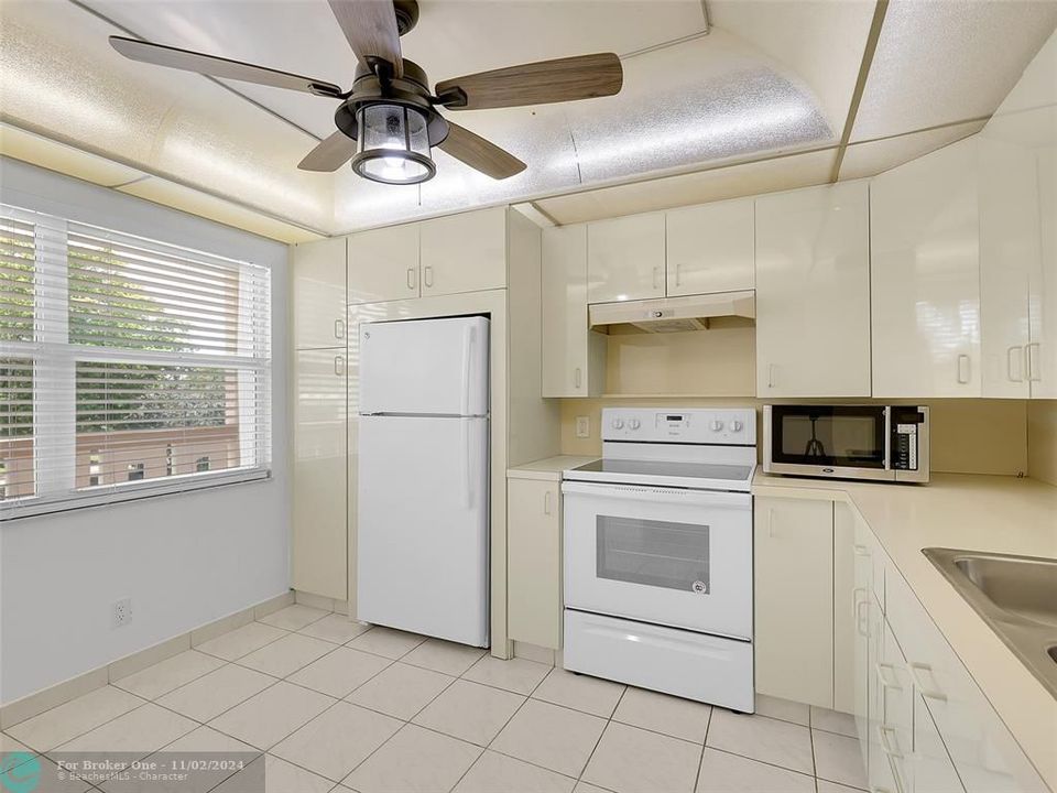 Active With Contract: $1,850 (2 beds, 2 baths, 1160 Square Feet)