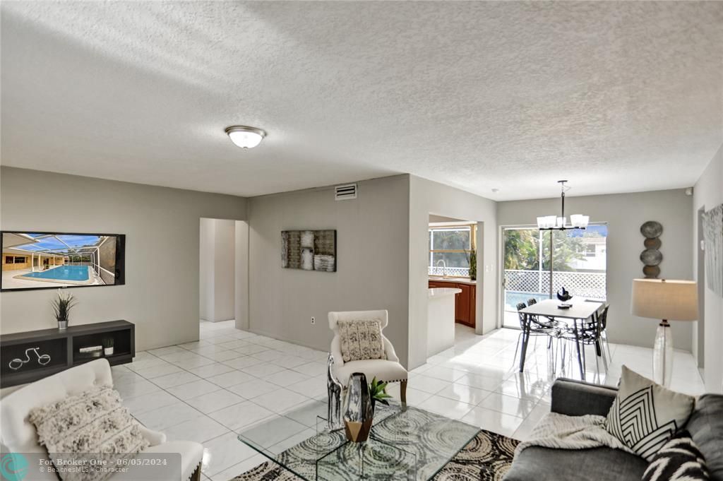 Recently Sold: $550,000 (3 beds, 2 baths, 1664 Square Feet)