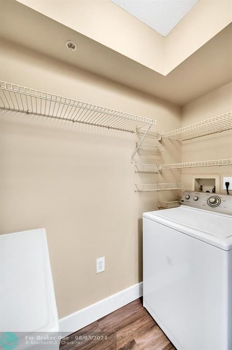 For Sale: $289,000 (2 beds, 2 baths, 1065 Square Feet)