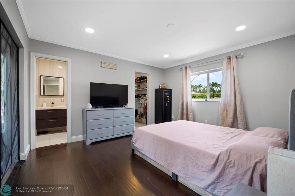 Recently Sold: $600,000 (3 beds, 2 baths, 1378 Square Feet)