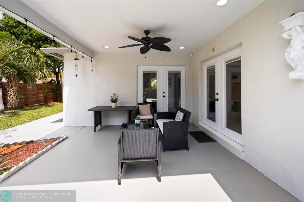 Recently Sold: $600,000 (3 beds, 2 baths, 1378 Square Feet)