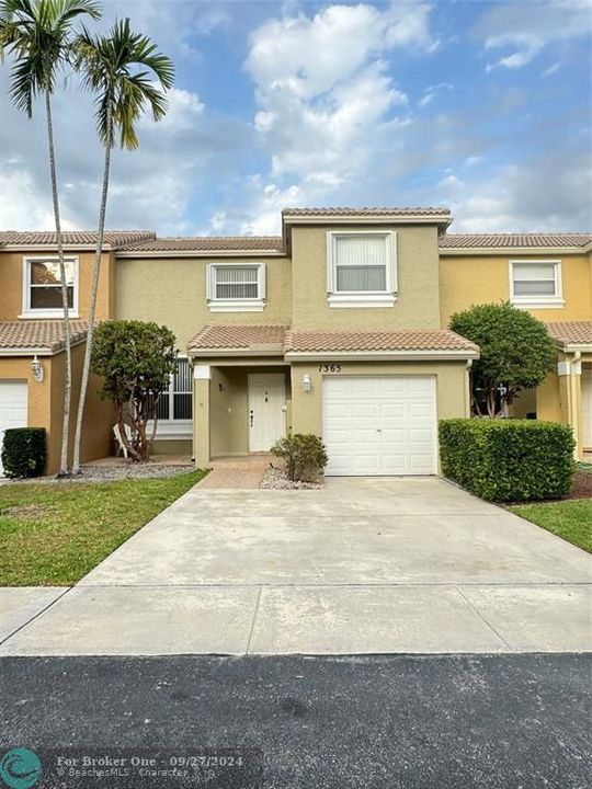 Active With Contract: $3,200 (3 beds, 2 baths, 1515 Square Feet)