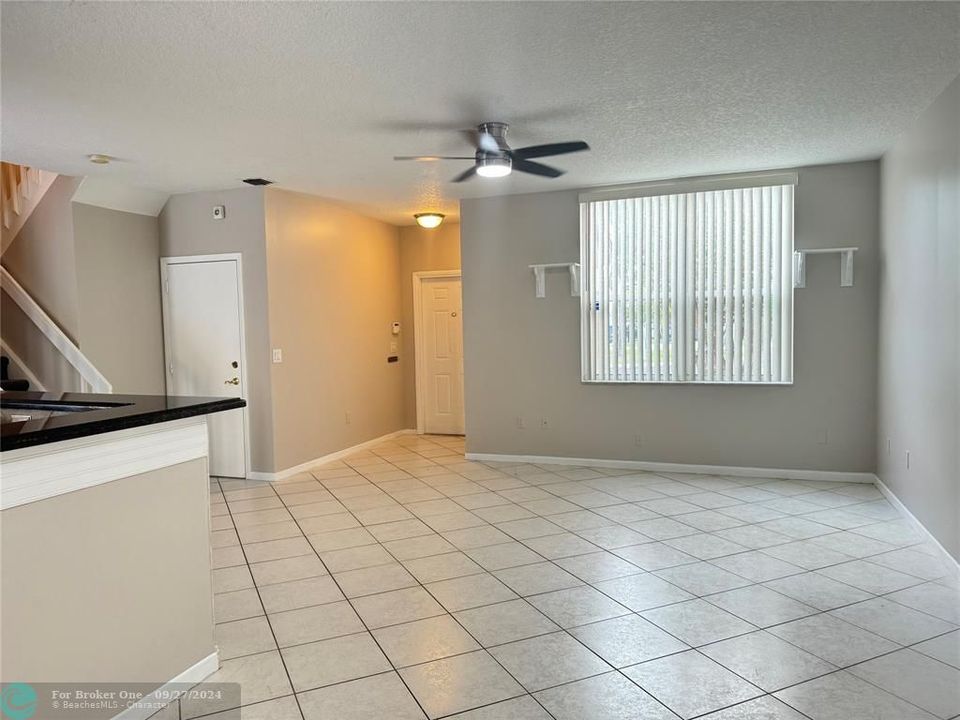 Active With Contract: $3,200 (3 beds, 2 baths, 1515 Square Feet)