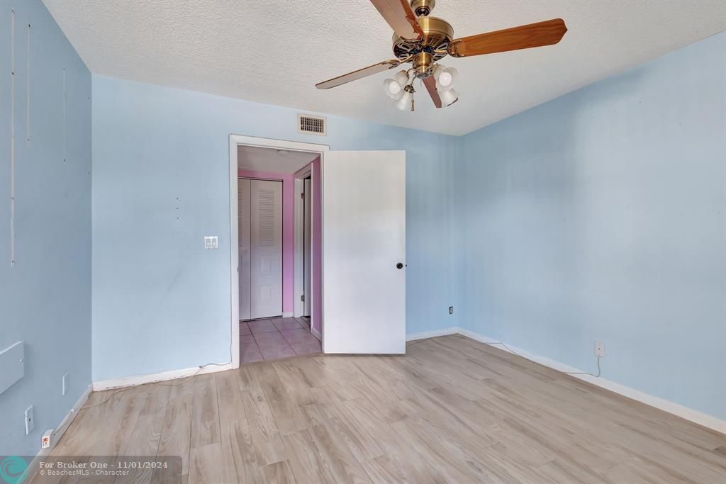 For Sale: $170,100 (2 beds, 2 baths, 1244 Square Feet)