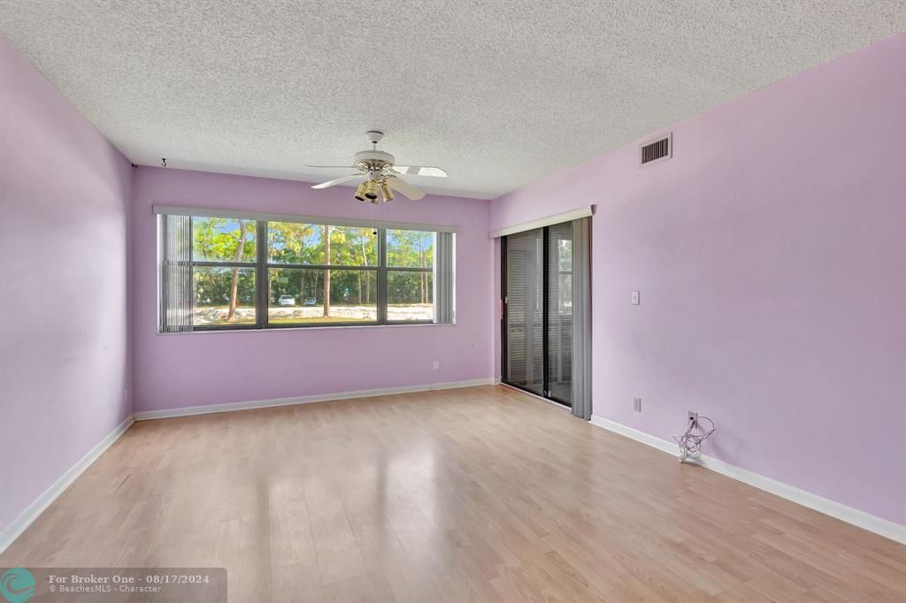 For Sale: $170,100 (2 beds, 2 baths, 1244 Square Feet)