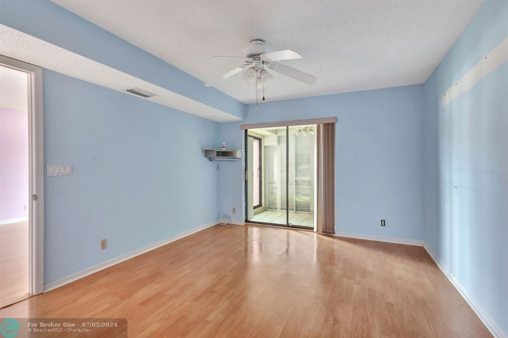 For Sale: $170,100 (2 beds, 2 baths, 1244 Square Feet)