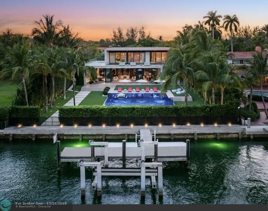 For Sale: $37,999,000 (8 beds, 8 baths, 10606 Square Feet)