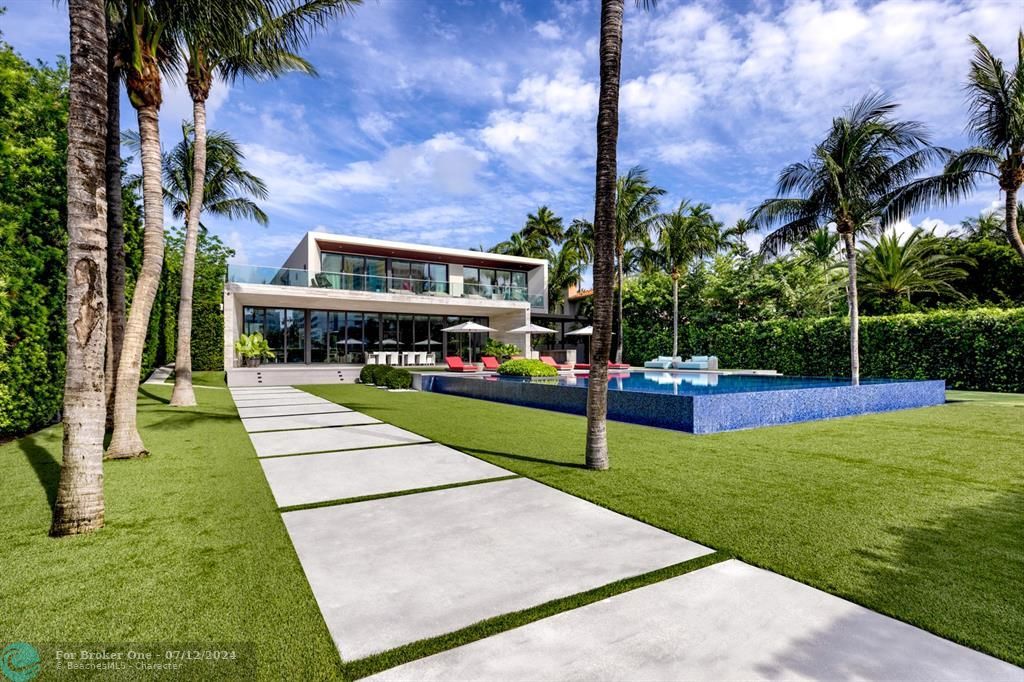 For Sale: $39,999,000 (8 beds, 8 baths, 10606 Square Feet)