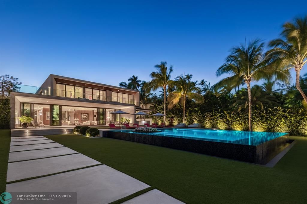 For Sale: $39,999,000 (7 beds, 8 baths, 9583 Square Feet)