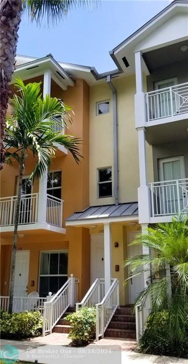 Active With Contract: $2,900 (2 beds, 2 baths, 1680 Square Feet)