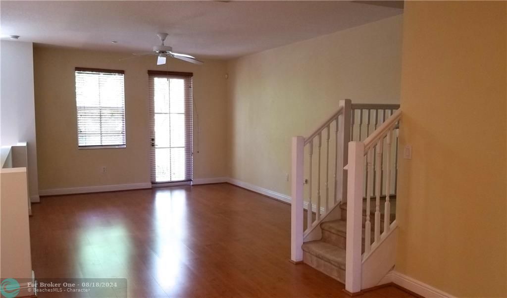 Active With Contract: $2,900 (2 beds, 2 baths, 1680 Square Feet)