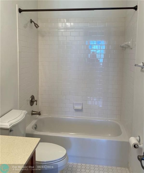 Active With Contract: $2,900 (2 beds, 2 baths, 1680 Square Feet)