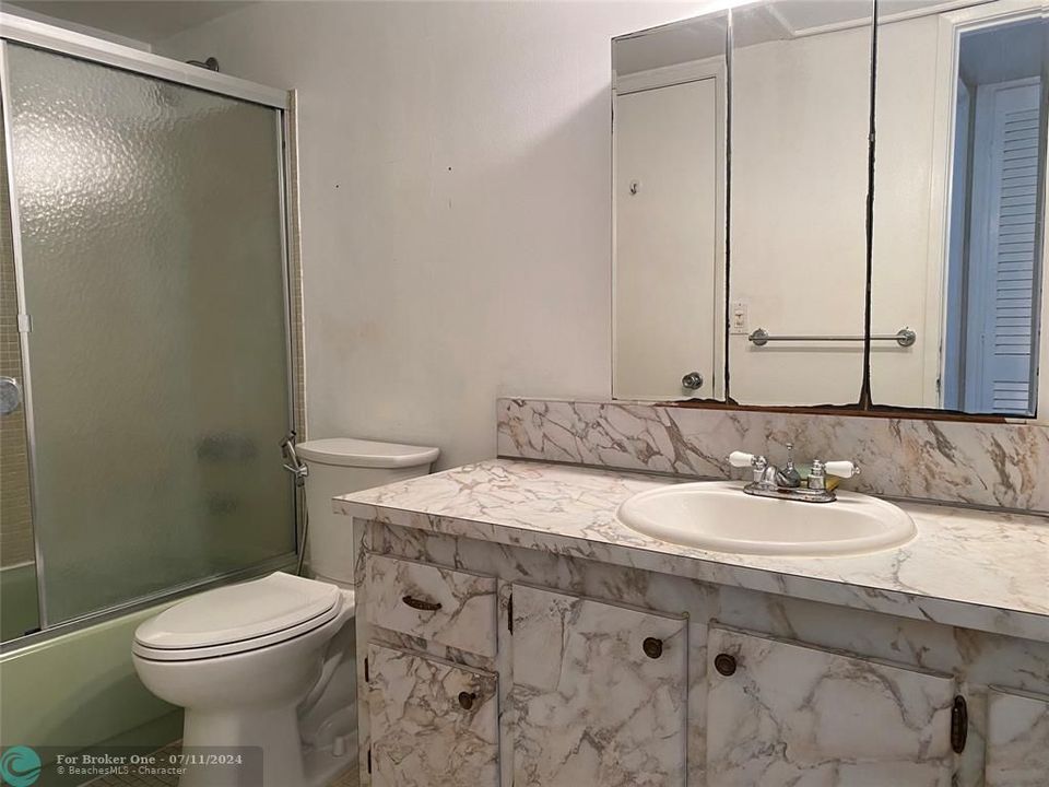 待售: $162,000 (1 贝兹, 1 浴室, 670 平方英尺)