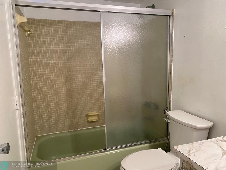 待售: $162,000 (1 贝兹, 1 浴室, 670 平方英尺)
