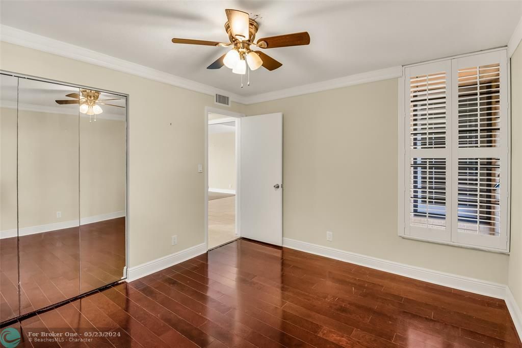 Active With Contract: $189,000 (2 beds, 2 baths, 990 Square Feet)