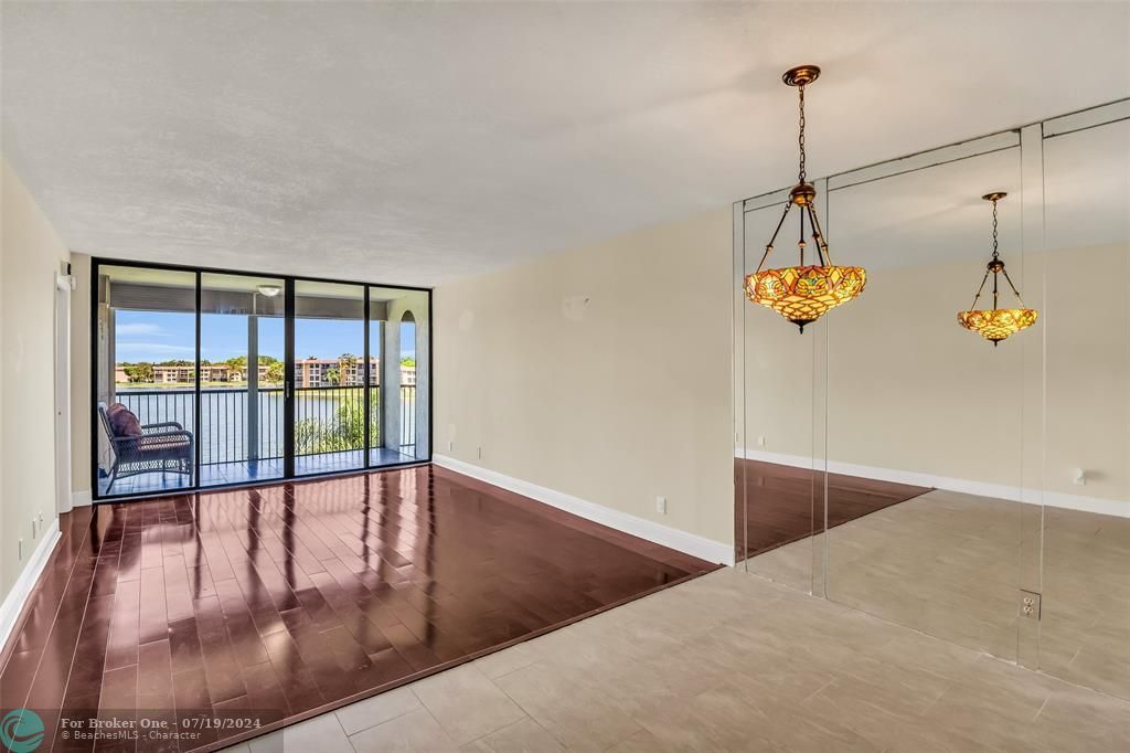 Active With Contract: $189,000 (2 beds, 2 baths, 990 Square Feet)