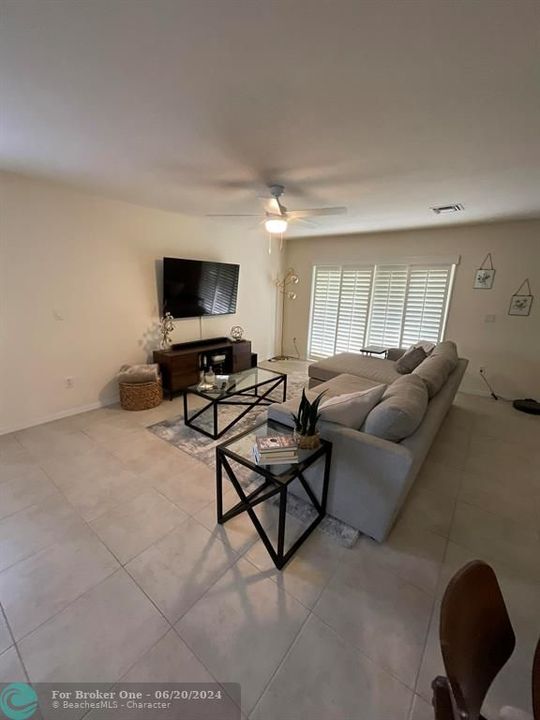 For Sale: $340,000 (3 beds, 2 baths, 1611 Square Feet)