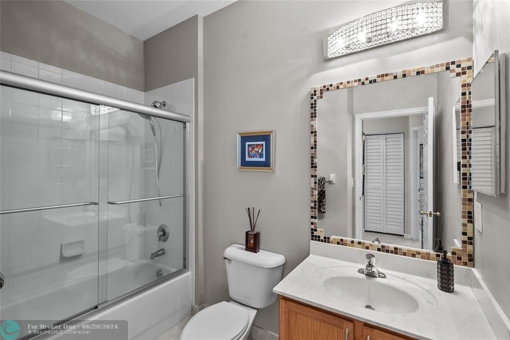 For Sale: $285,900 (2 beds, 2 baths, 1036 Square Feet)