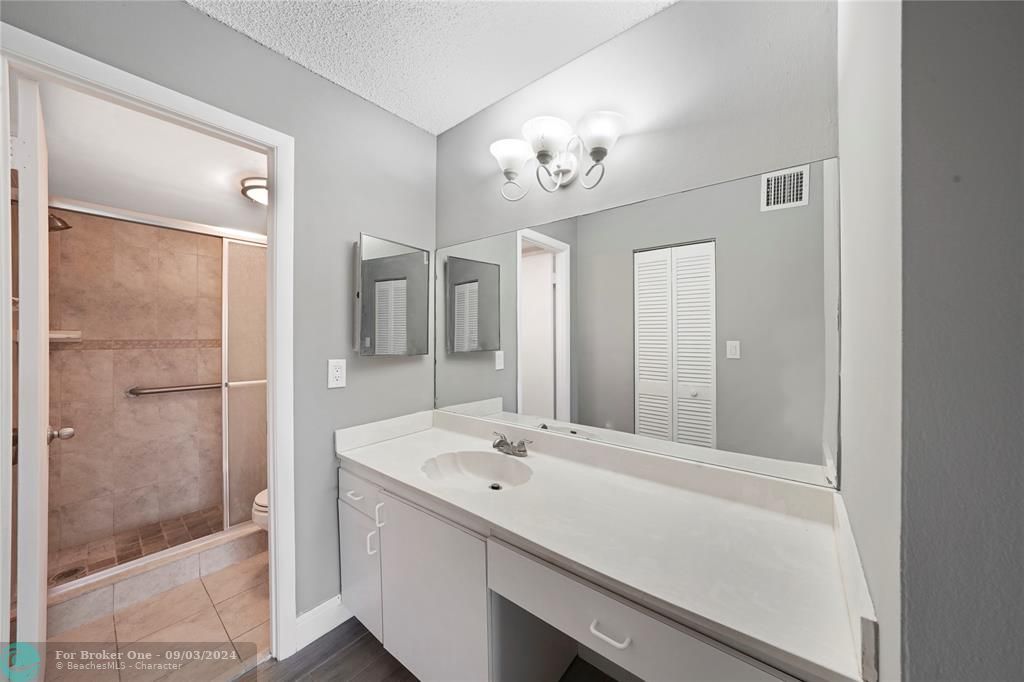 Active With Contract: $99,000 (1 beds, 1 baths, 1000 Square Feet)