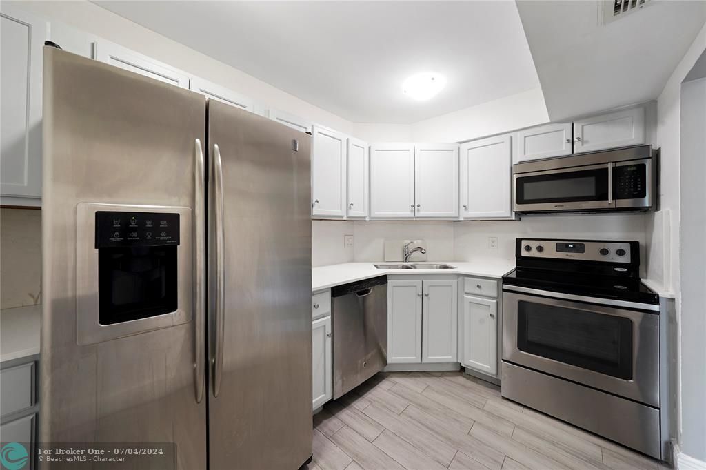 Active With Contract: $99,000 (1 beds, 1 baths, 1000 Square Feet)