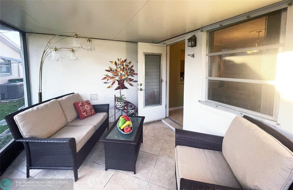 Active With Contract: $310,000 (2 beds, 1 baths, 1002 Square Feet)