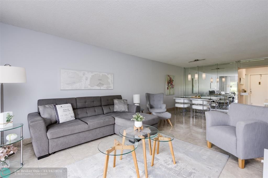 Active With Contract: $169,900 (2 beds, 2 baths, 1092 Square Feet)