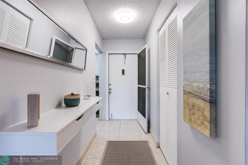 Active With Contract: $169,900 (2 beds, 2 baths, 1092 Square Feet)