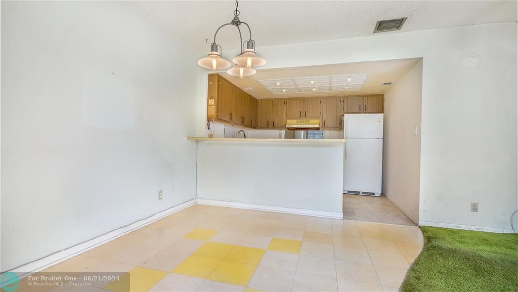 Active With Contract: $142,000 (2 beds, 1 baths, 1295 Square Feet)