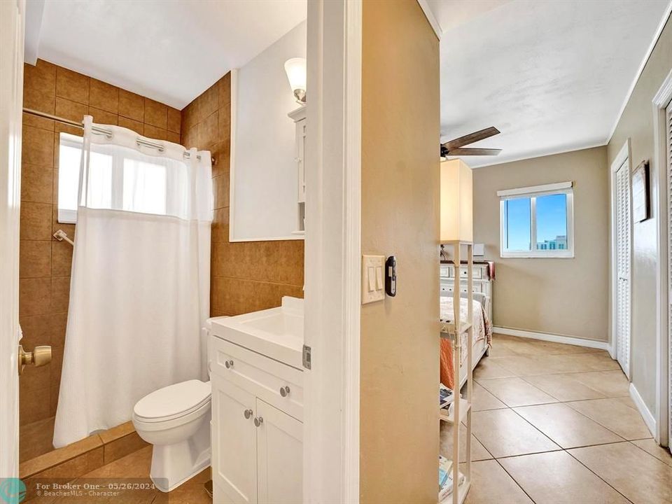 Active With Contract: $675,000 (2 beds, 2 baths, 798 Square Feet)