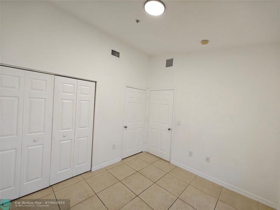 Active With Contract: $290,000 (2 beds, 2 baths, 950 Square Feet)