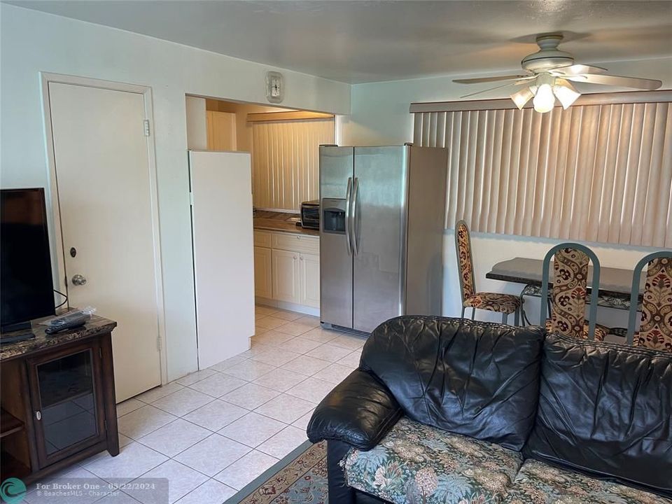 For Sale: $2,100 (1 beds, 1 baths, 1728 Square Feet)