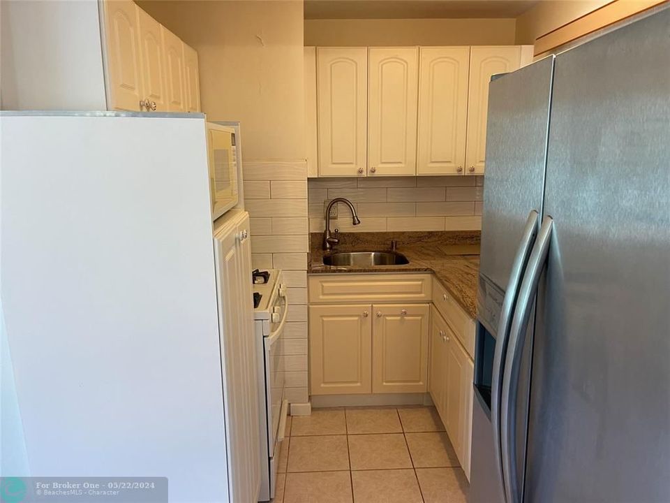 Active With Contract: $2,100 (1 beds, 1 baths, 1728 Square Feet)