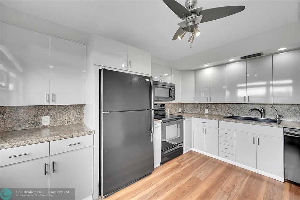 Active With Contract: $187,500 (2 beds, 2 baths, 1300 Square Feet)