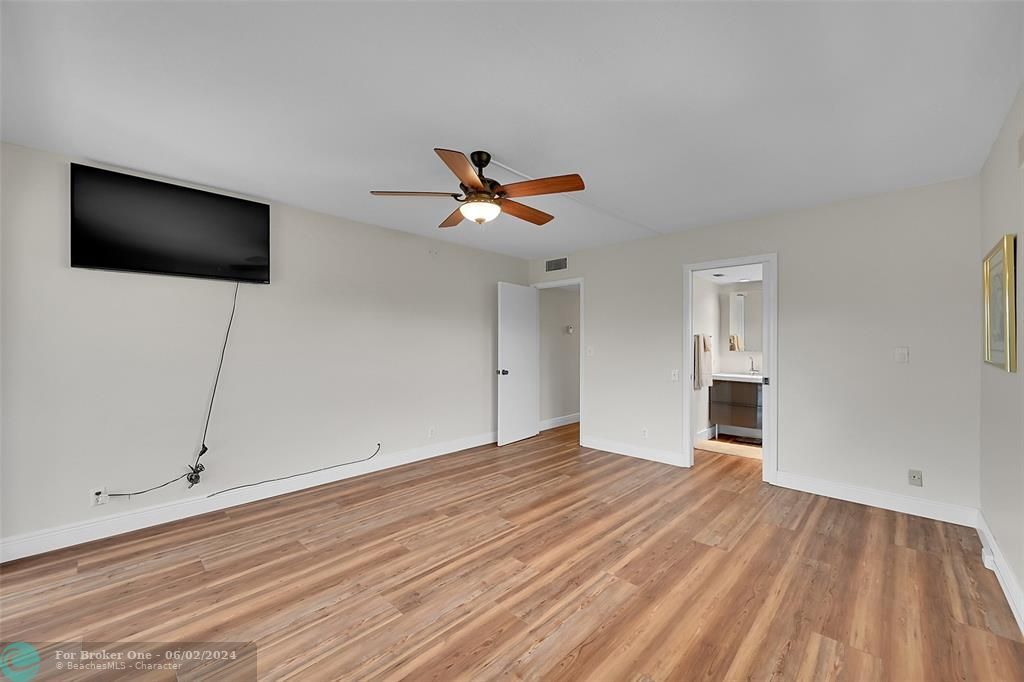 Active With Contract: $187,500 (2 beds, 2 baths, 1300 Square Feet)
