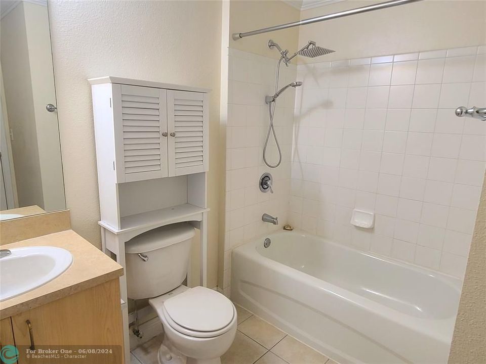 最近租的: $2,000 (1 贝兹, 1 浴室, 667 平方英尺)