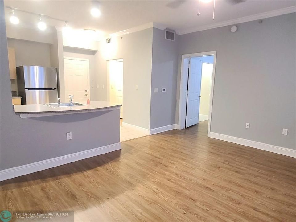Recently Rented: $2,000 (1 beds, 1 baths, 667 Square Feet)