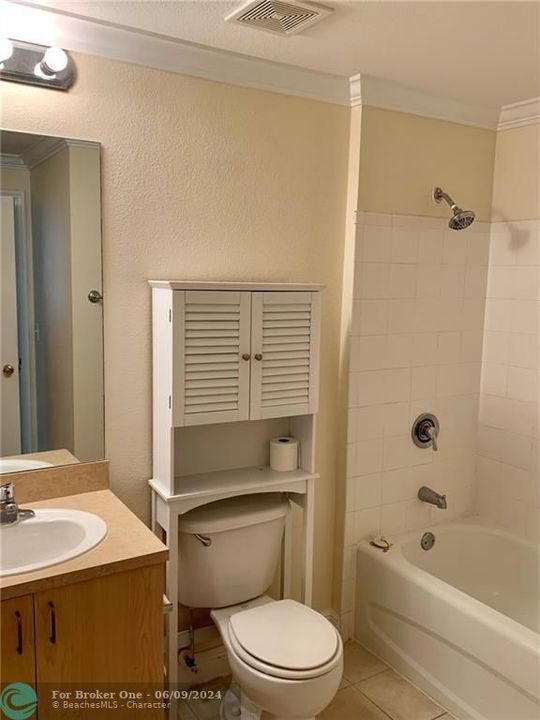 最近租的: $2,000 (1 贝兹, 1 浴室, 667 平方英尺)