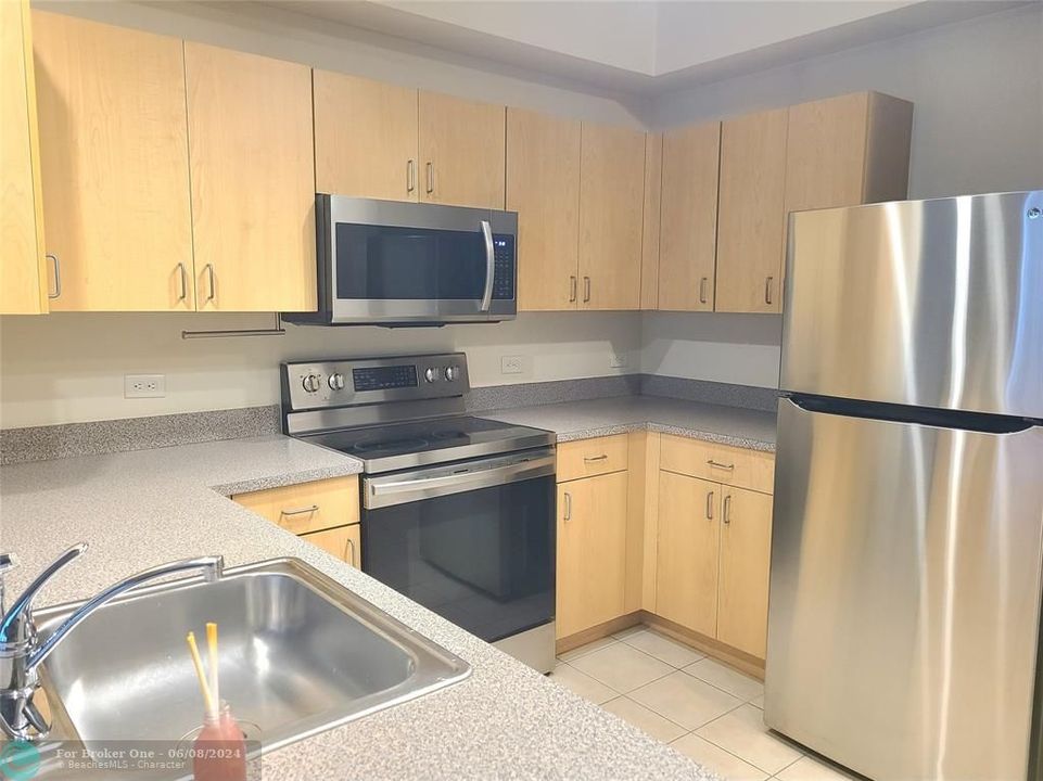 Recently Rented: $2,000 (1 beds, 1 baths, 667 Square Feet)