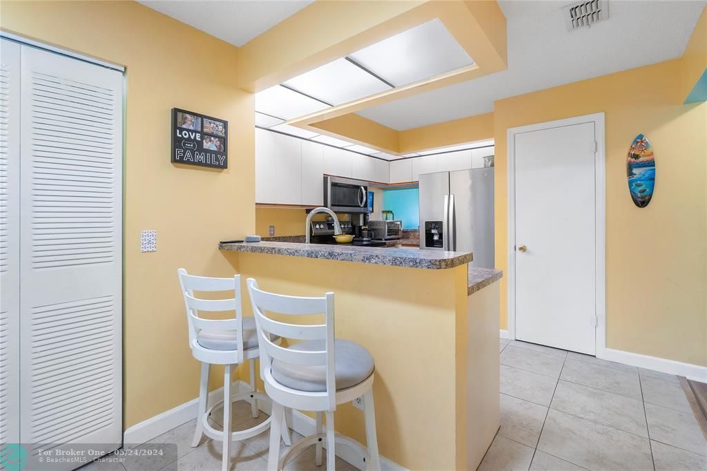 For Sale: $299,000 (3 beds, 2 baths, 1298 Square Feet)