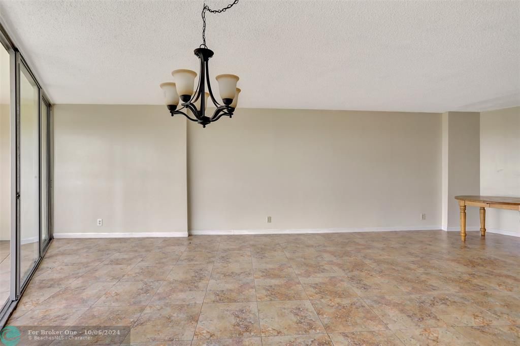 For Rent: $2,000 (2 beds, 2 baths, 1110 Square Feet)