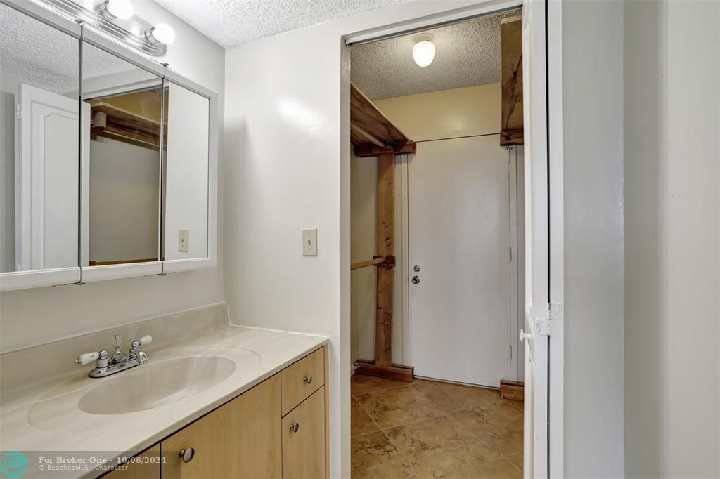 For Rent: $2,000 (2 beds, 2 baths, 1110 Square Feet)