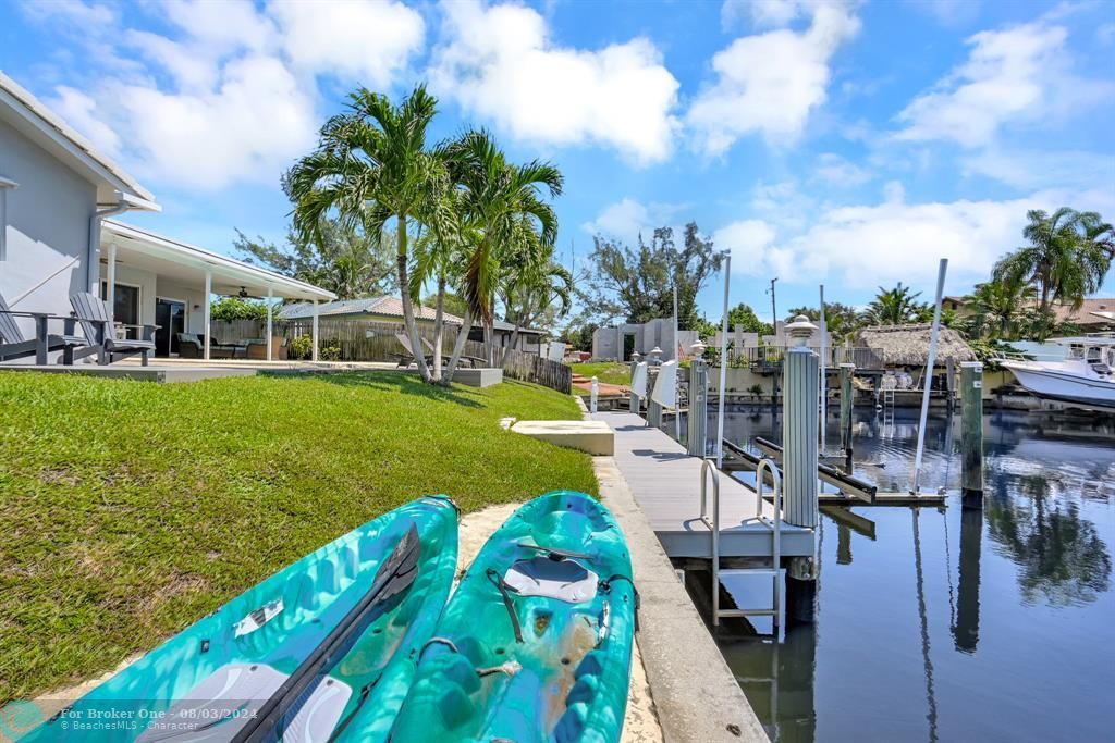 Active With Contract: $1,450,000 (3 beds, 2 baths, 1652 Square Feet)