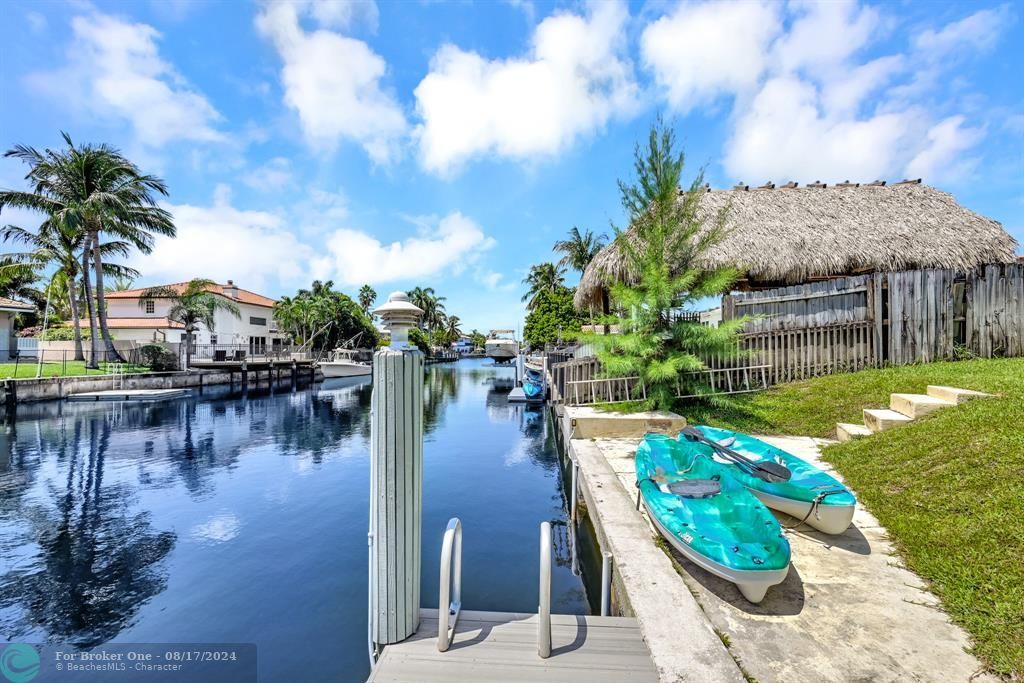 Active With Contract: $1,450,000 (3 beds, 2 baths, 1652 Square Feet)