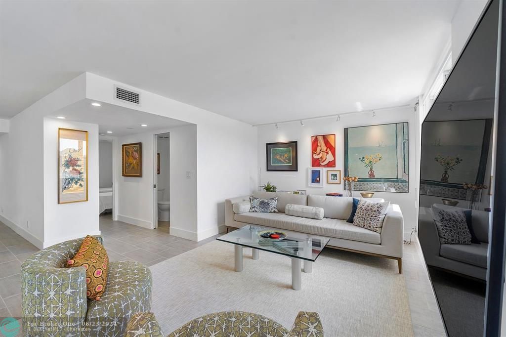 Active With Contract: $369,900 (2 beds, 2 baths, 1300 Square Feet)