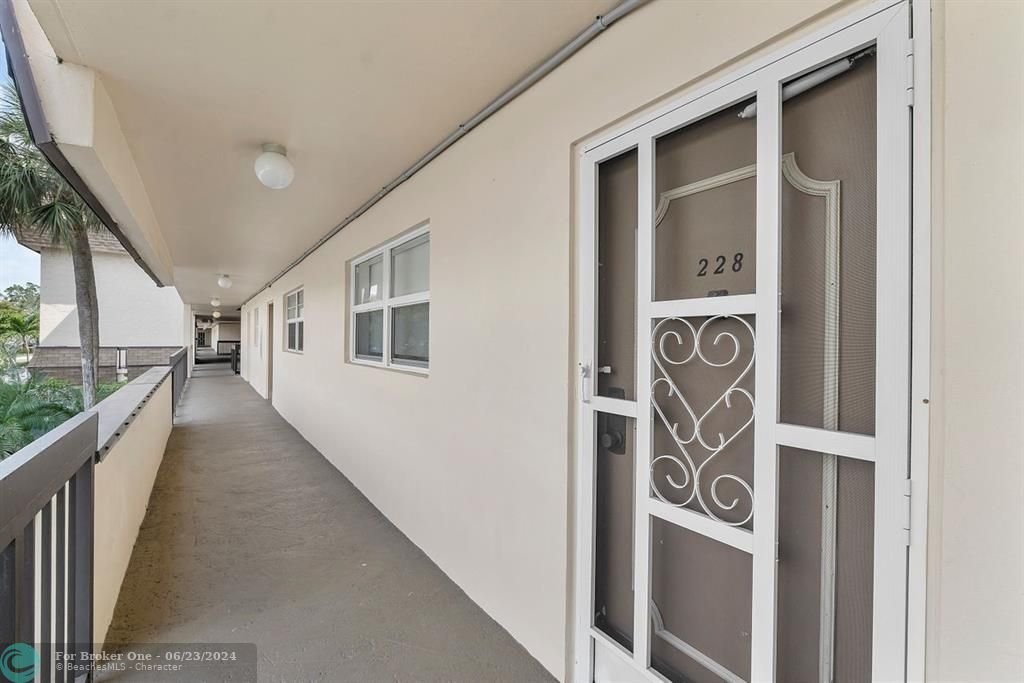 Active With Contract: $369,900 (2 beds, 2 baths, 1300 Square Feet)