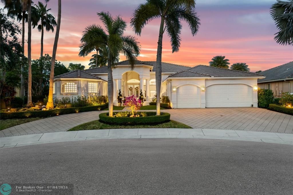 For Sale: $1,999,995 (6 beds, 4 baths, 3759 Square Feet)